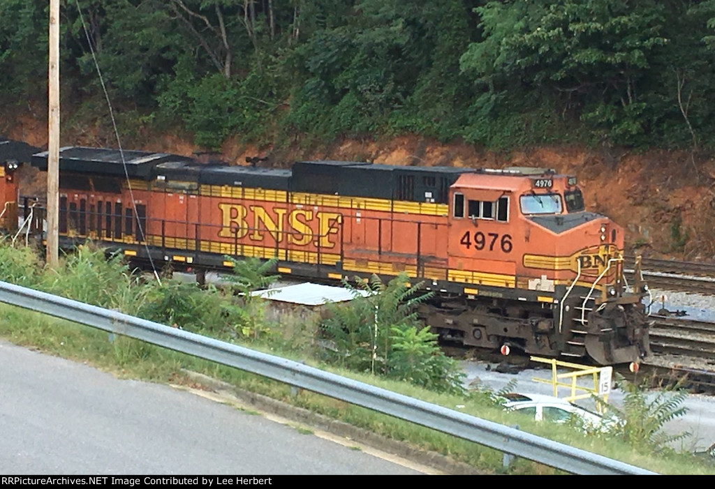 BNSF 4976